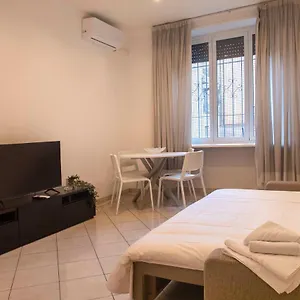 Iv House , Rome Italy